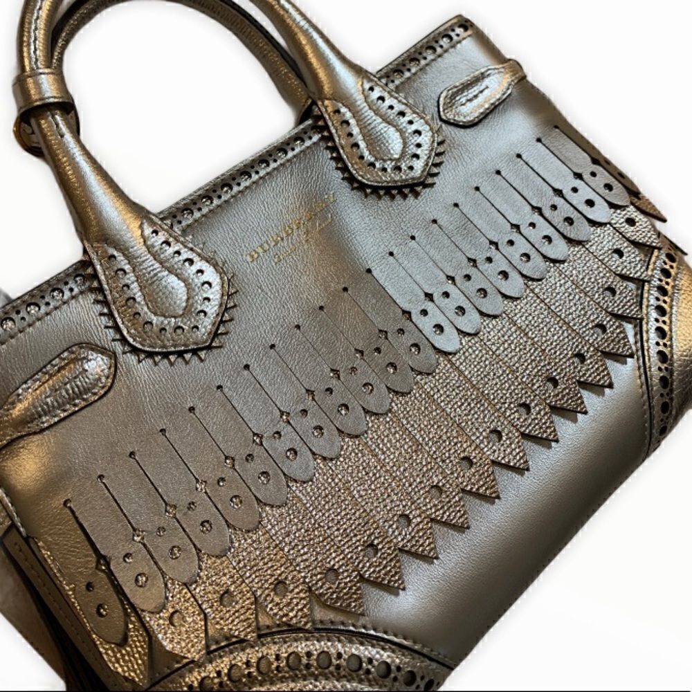BURBERRY Metallic Calfskin Broguing Small Banner - Picture 12 of 16